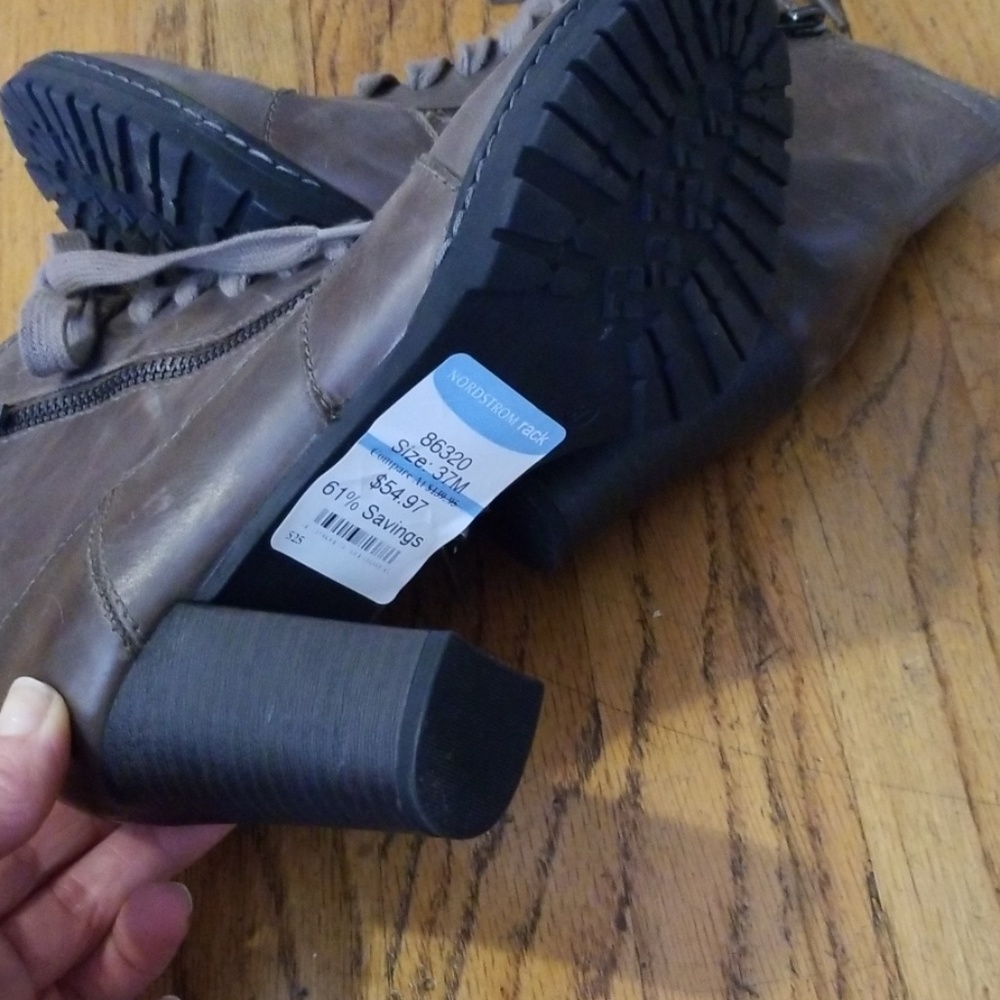 Boots - Picture 4 of 6